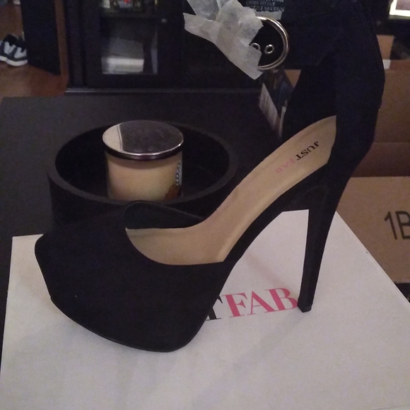 Heels - Picture 6 of 6